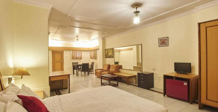 Juhu Hotel Mumbai Exterior foto