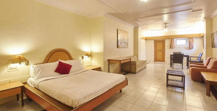 Juhu Hotel Mumbai Exterior foto